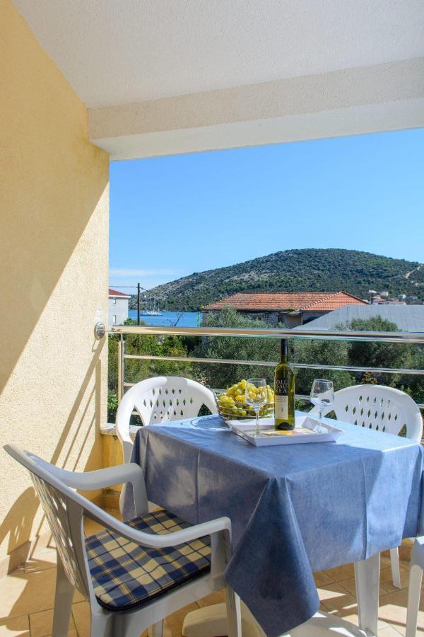 Vinišće Apartments Anton מראה חיצוני תמונה
