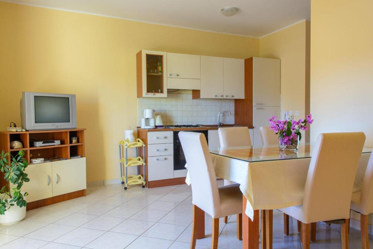 Vinišće Apartments Anton מראה חיצוני תמונה