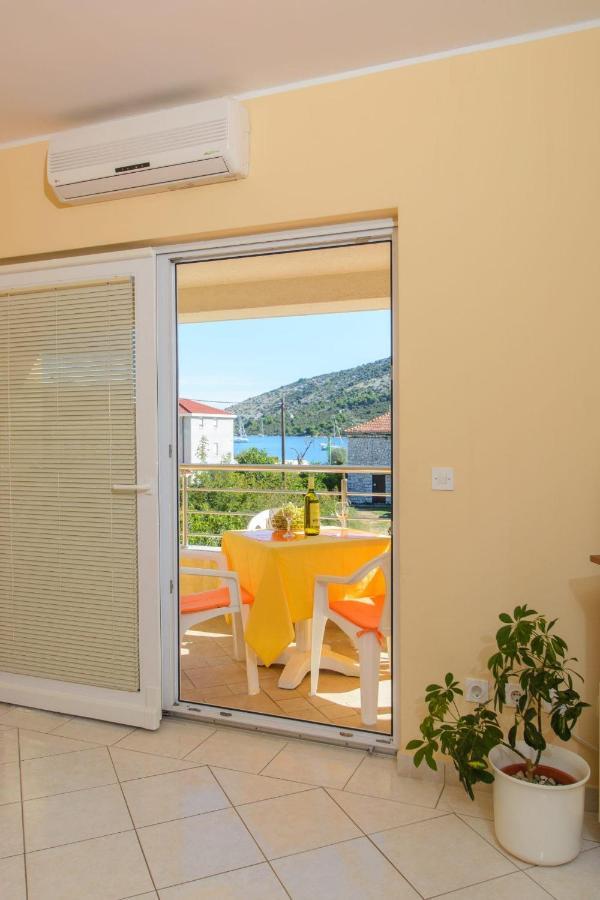 Vinišće Apartments Anton מראה חיצוני תמונה