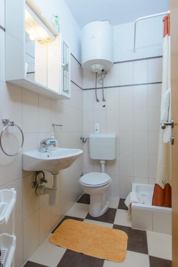 Vinišće Apartments Anton מראה חיצוני תמונה